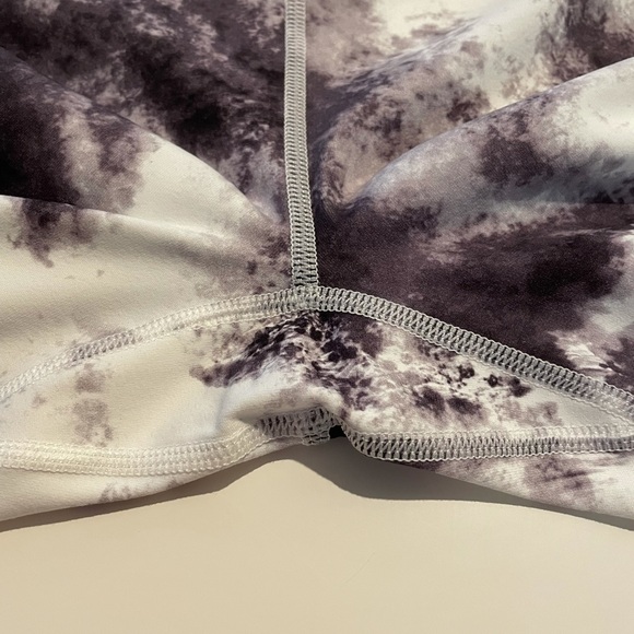 Spiritual Gangster Essential HW Legging - Picture 10 of 10